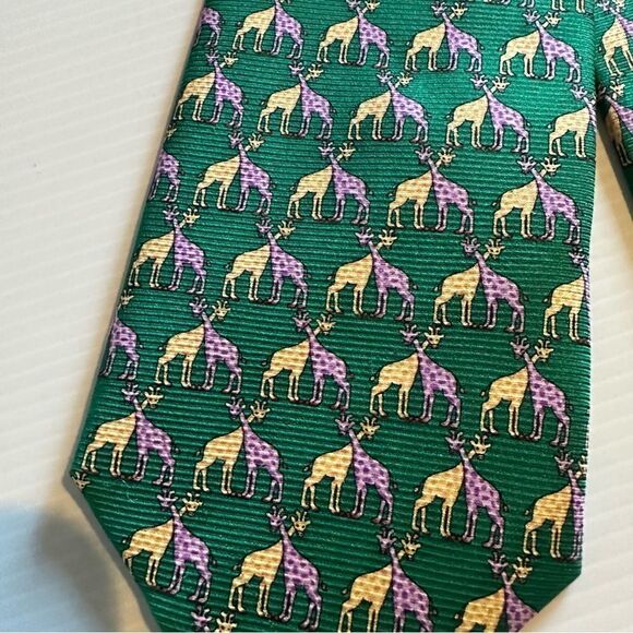 Cape Cod neckwear green 100% silk tie with purple and yellow giraffes - Picture 3 of 5
